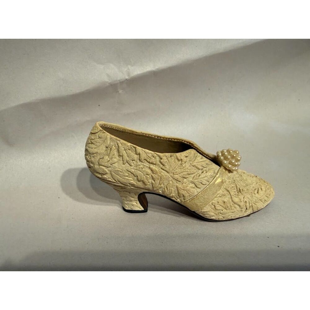 Vintage 1999 Just The Right Shoe Item 25031 I Do Miniature Collectible Shoe